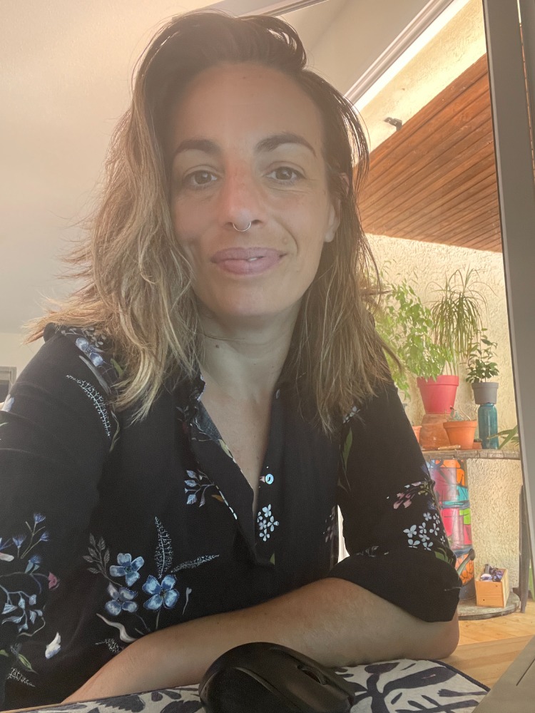 Maeva Larripa, fondatrice de La Plume Verte, consultante SEO local en Ardèche